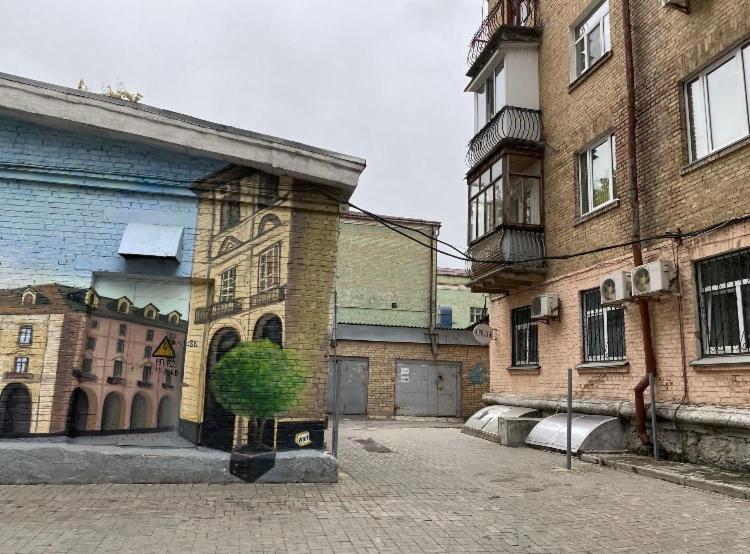 Ararat-Teatralnaya Hostel キエフ エクステリア 写真