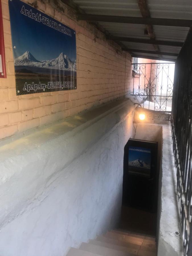 Ararat-Teatralnaya Hostel キエフ エクステリア 写真