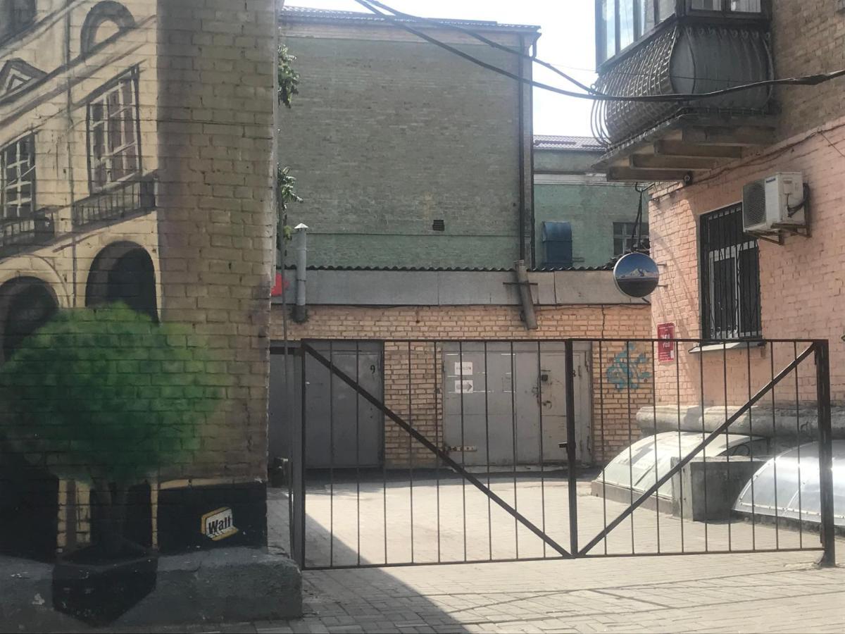 Ararat-Teatralnaya Hostel キエフ エクステリア 写真