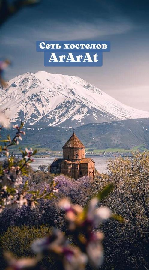 Ararat-Teatralnaya Hostel キエフ エクステリア 写真