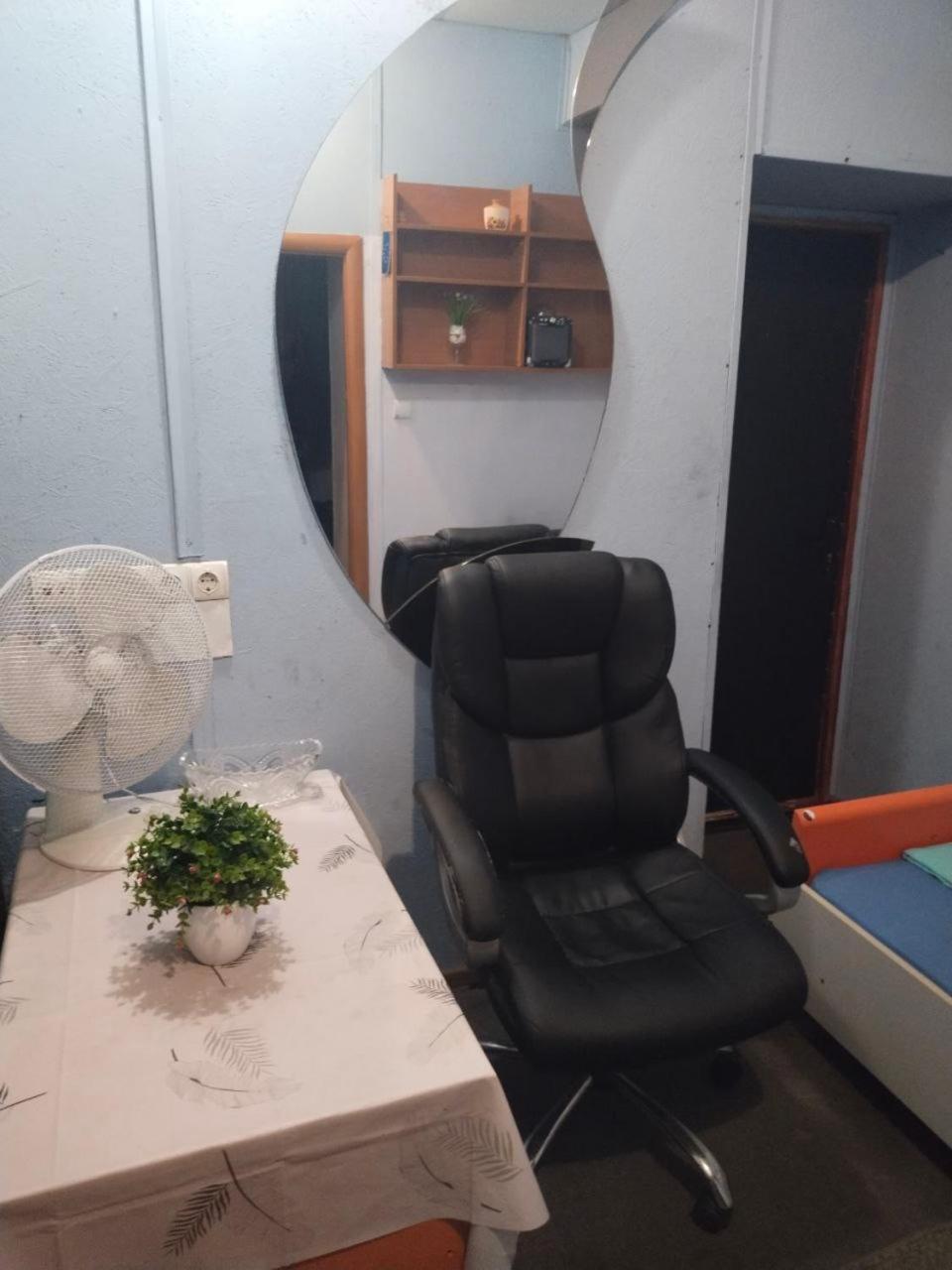 Ararat-Teatralnaya Hostel キエフ エクステリア 写真