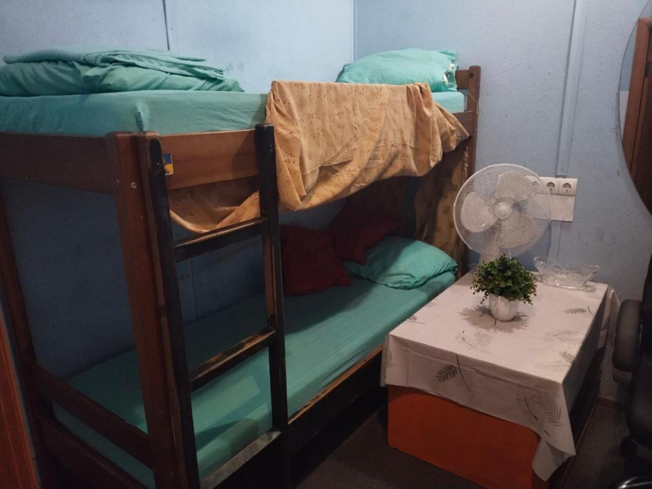 Ararat-Teatralnaya Hostel キエフ エクステリア 写真